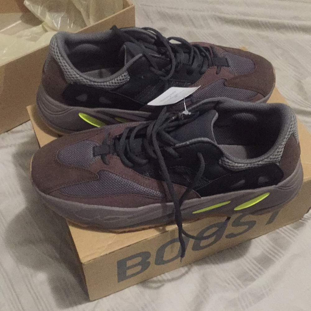 Yeezy boost 700